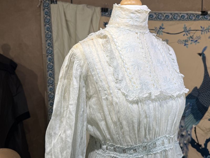 Fashion, Costume & Textiles