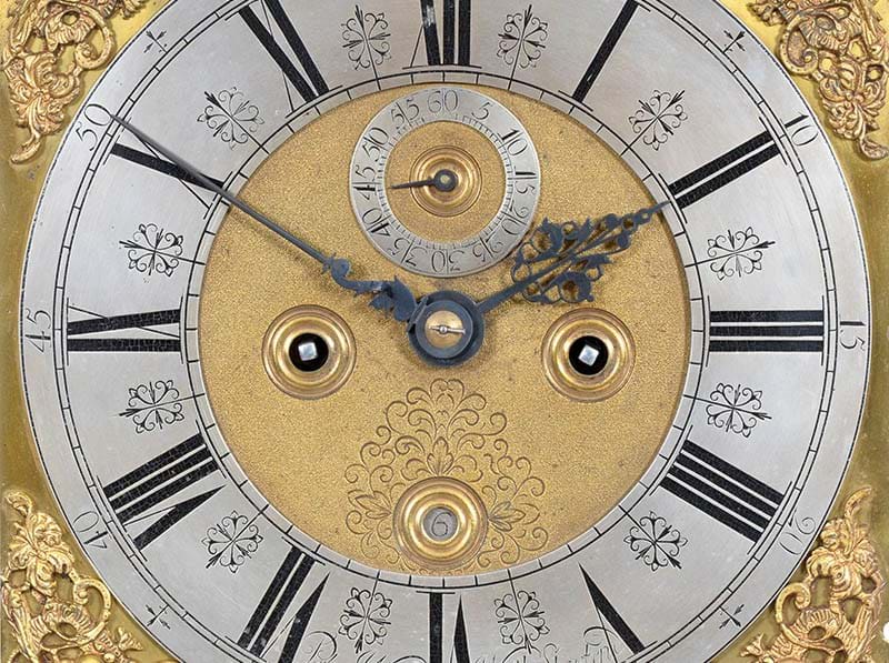 Bidders brave the snow to boost sales of traditional antiques and jewellery
