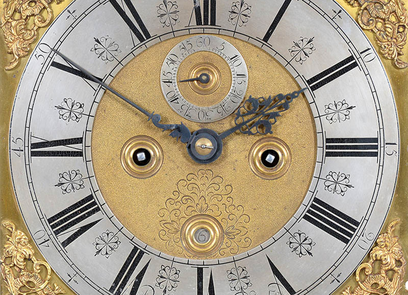 Bidders brave the snow to boost sales of traditional antiques and jewellery