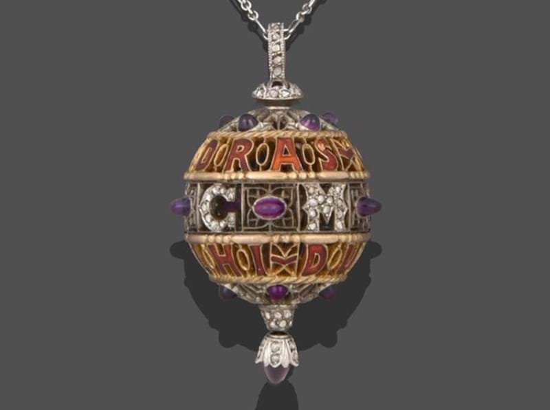 The Delhi Durbar Pendant