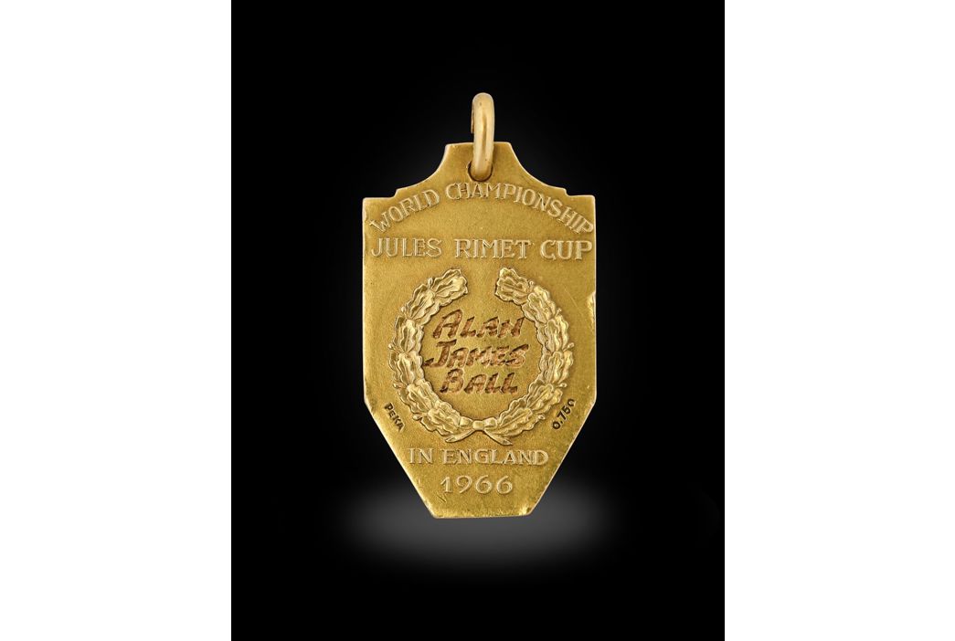 George Cohen, vainqueur de la Coupe du monde 1966 en Angleterre, est George Cohen, vainqueur de la Coupe du monde 1966 en Angleterre, est