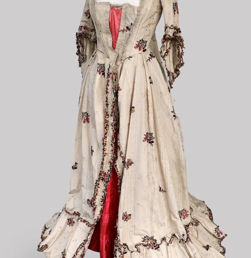 Late 18th Century Cream Silk Sack Back Robe